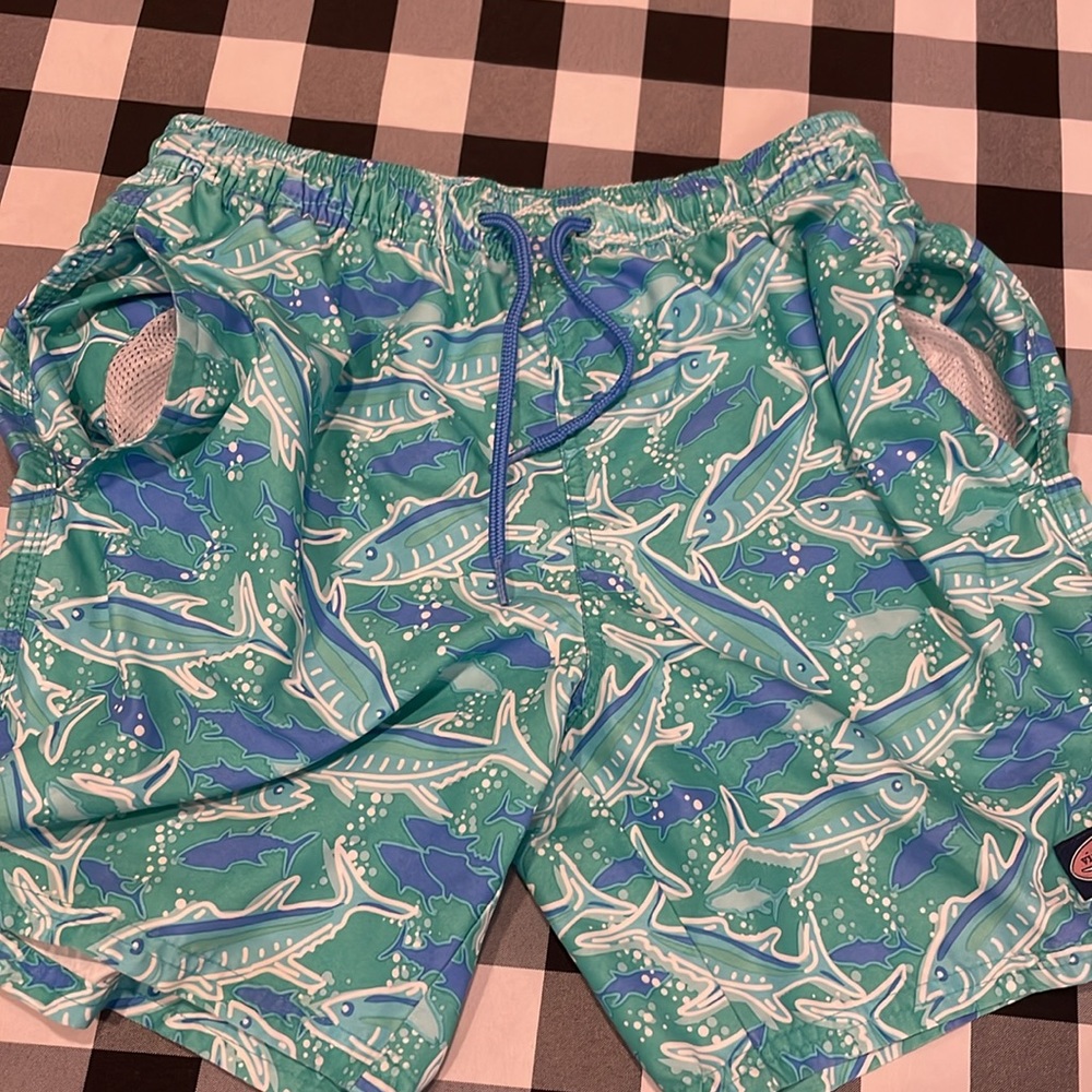 Vineyard Vines swim trunks, lined, elastic waist w/ withdraw string. Men’s XS. - Picture 5 of 10